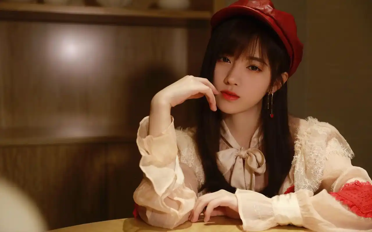 鞠婧祎清新甜美高清桌面壁纸