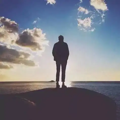 男生牵小孩背影图片头像 男生头像图片大全 -【爱个性】