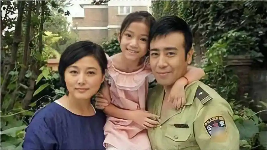 幸好于和伟的恋人不光贤惠还旺夫,结婚后于和伟的事业终于好转,出演"