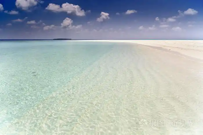 在马尔代夫沙嘴美丽的小岛沙滩