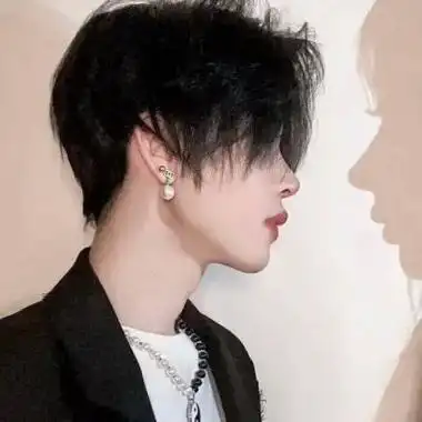 一男一女各一张好看的真人情头图片 分开两张不易发现的情侣头像_情侣