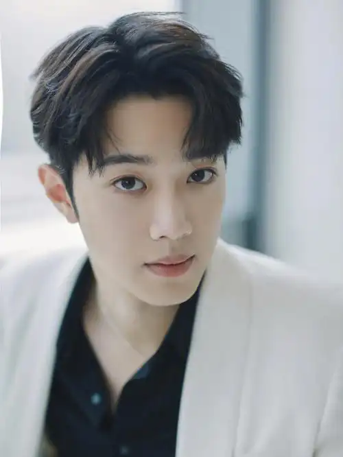 赖冠霖高清壁纸