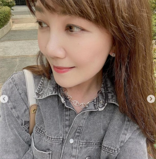 梁静茹晒一组自拍照好迷人