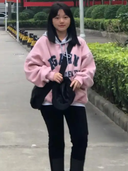 校园捉拍学妹一米五五小个子