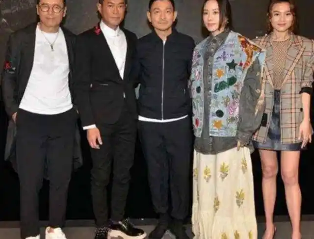 娱乐圈的明星的身高,大部分都含水分,当然像关晓彤这种报低身高的情况