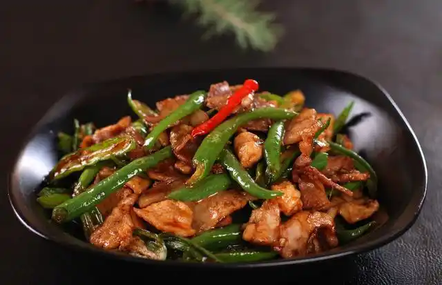 怎样做正宗农家小炒肉?湘菜厨师长手把手教你,先收藏了