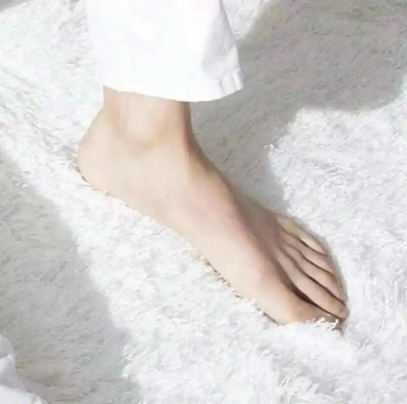 46码的大脚脚06 手大脚大但是脸小的灿灿