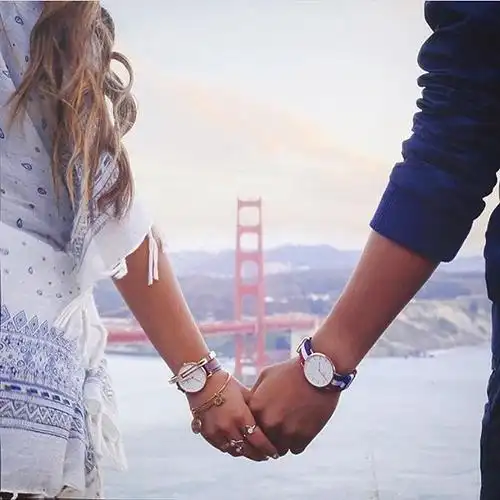 "我想就这样牵着你的手不放开~"