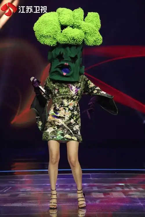 《蒙面唱将猜猜猜》西蓝花小姐姐任性拆道具!_面具