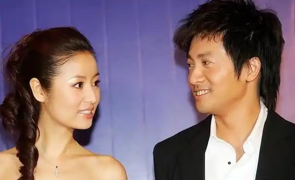 这8位男星,不劈腿,宠老婆,还长得帅,个个都对妻子百般呵护