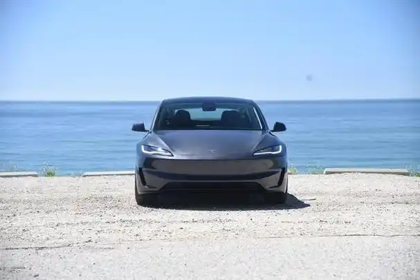 新款特斯拉model 3高性能版售价33.59万,值得入手吗
