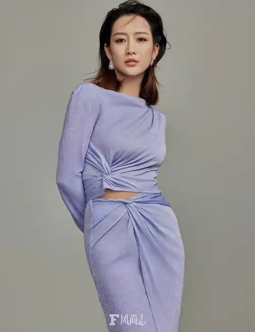 王鸥怀孕生子后再登杂志封面身姿曼妙宛如少女超高颜值惹人爱