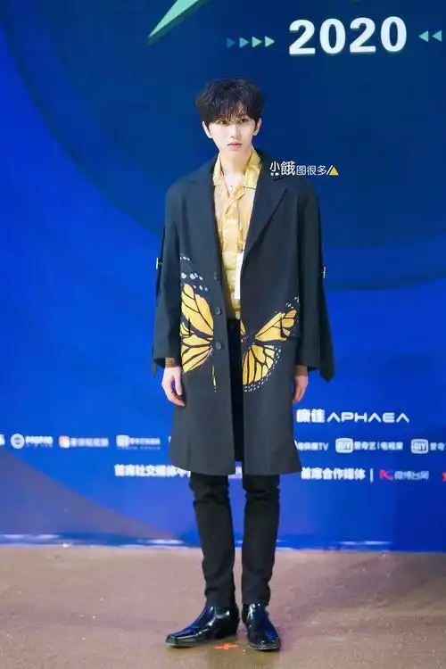 蔡徐坤这是怎么了,不到48小时仿佛换了一个人