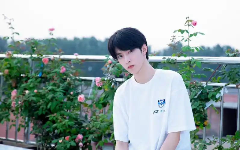 20210904 | 刘耀文 自拍"今天没有文案 只… - 堆糖,美图壁纸兴趣社区