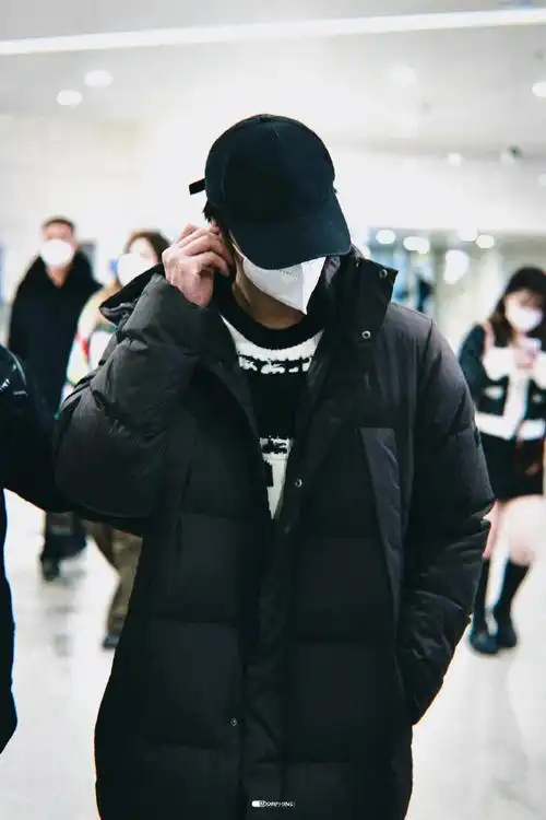 刘耀文今日allblack机场饭拍