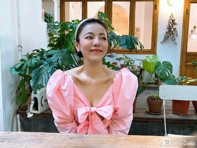 a:节目里面有很多老朋友,像袁咏琳.