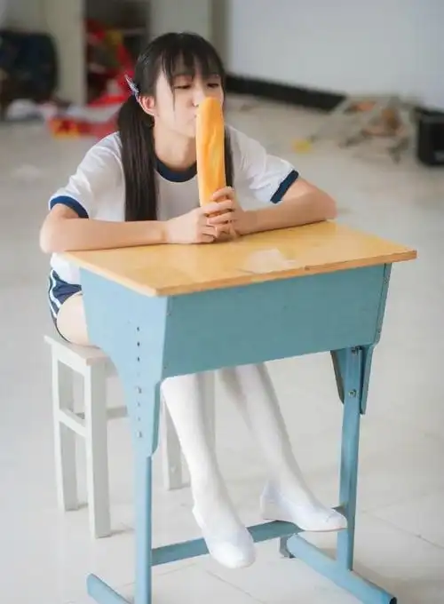 白色丝袜清纯双马尾学生妹甜美阳光写真