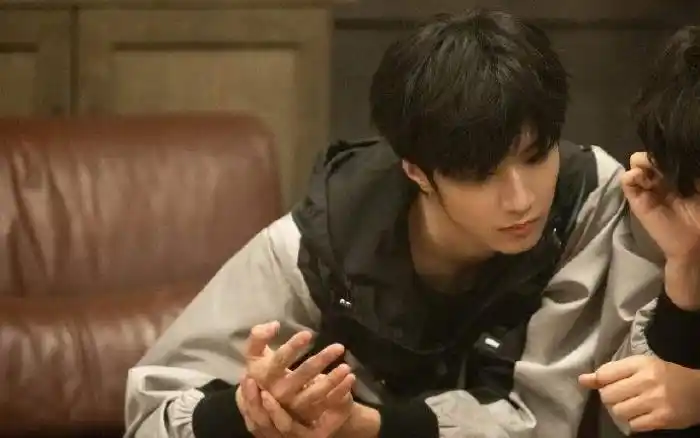 刘耀文身高体重刘耀文初中毕业照曝光