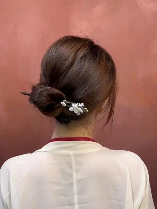 温柔风低发髻盘发教程