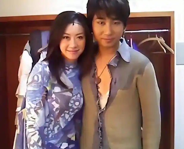 歌手沙宝亮:成名后和原配女子分手,转头娶二婚小娇妻,不被看好_朱娜