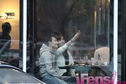 杨幂与冯绍峰亲密自拍