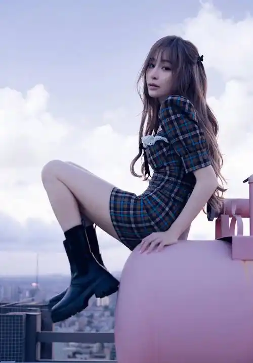 王心凌小香风穿多件衣服,格子短裙,美腿,满满夏日甜蜜_身材_时尚_图案