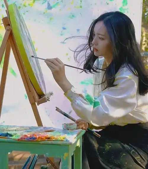 学画画的女孩和普通女孩区别在哪里,女生学画画有哪些好处?