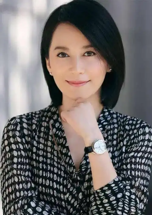 头发少圆脸胖女人适合的发型 50岁圆脸的发型50岁女人的发型怎么显