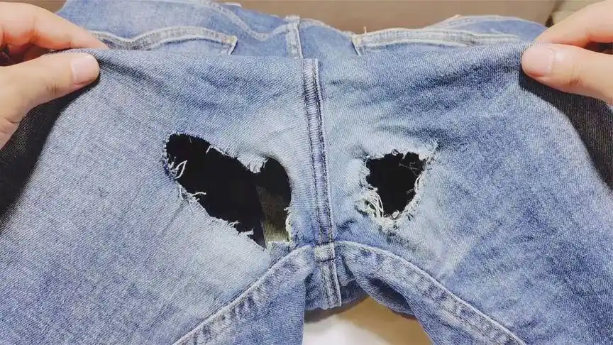 牛仔裤破了2个大洞,被缝补之后看不出痕迹,太厉害了