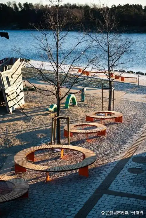 户外树池座椅是指将座椅与树池结合设计的户外公共设施,旨在为市民