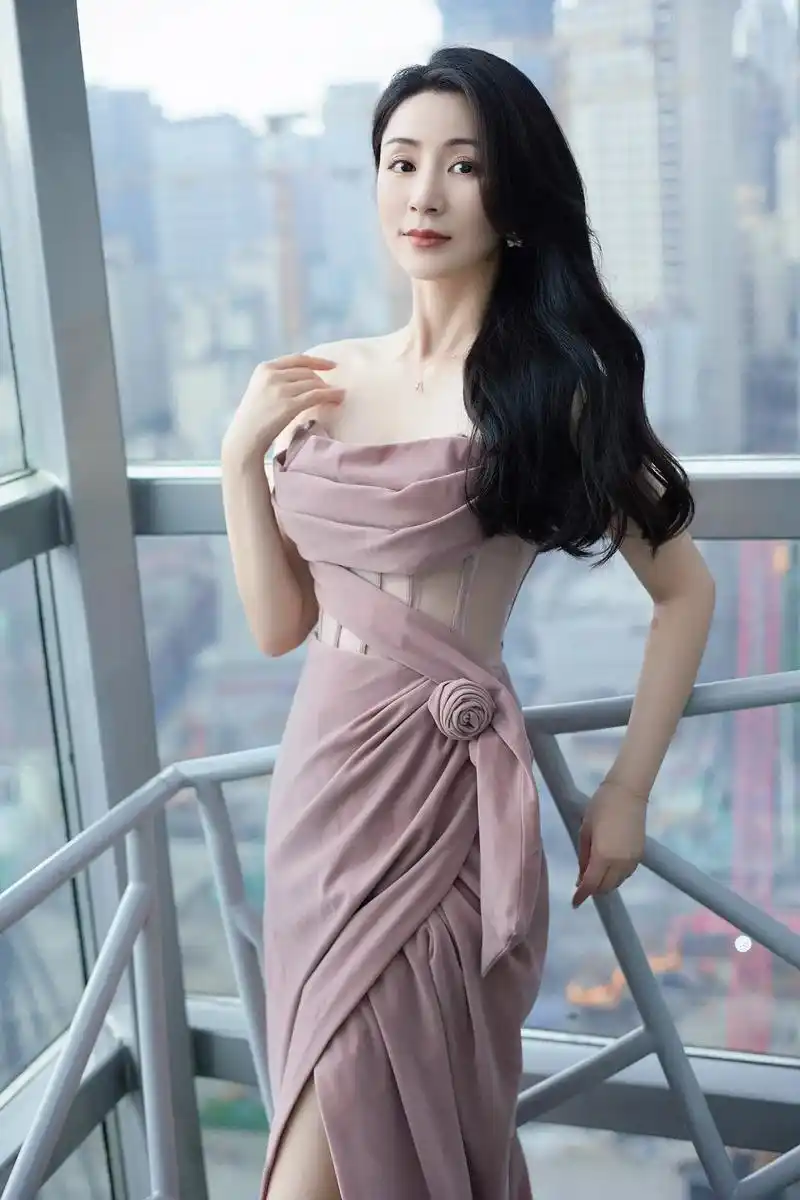 女演员刘庭羽.#新昌嵊州摄影工作室#女演员礼服写真#古装美女 - 抖音