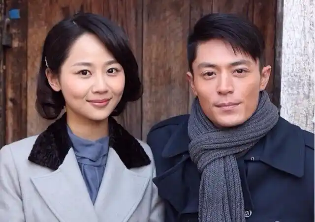 杨紫晒与霍建华搞怪自拍 网友呼在一起