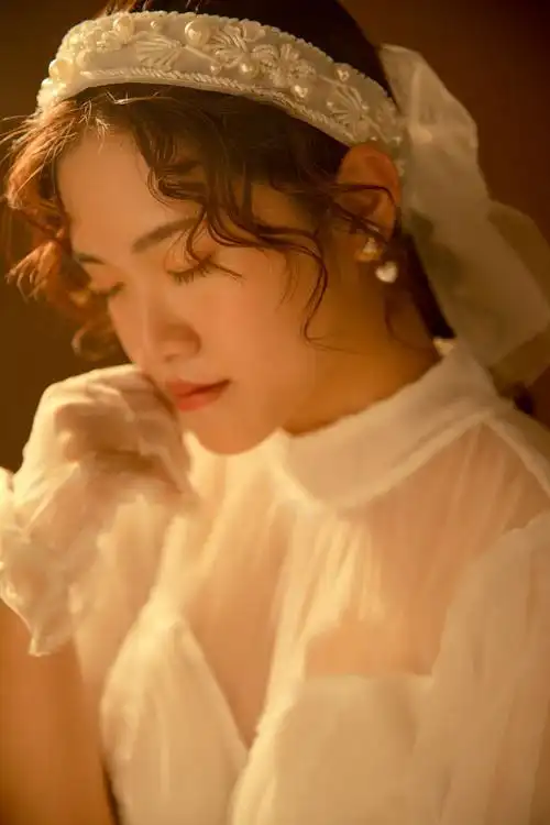 摄影师愉的写真摄影作品《轻复古法式》