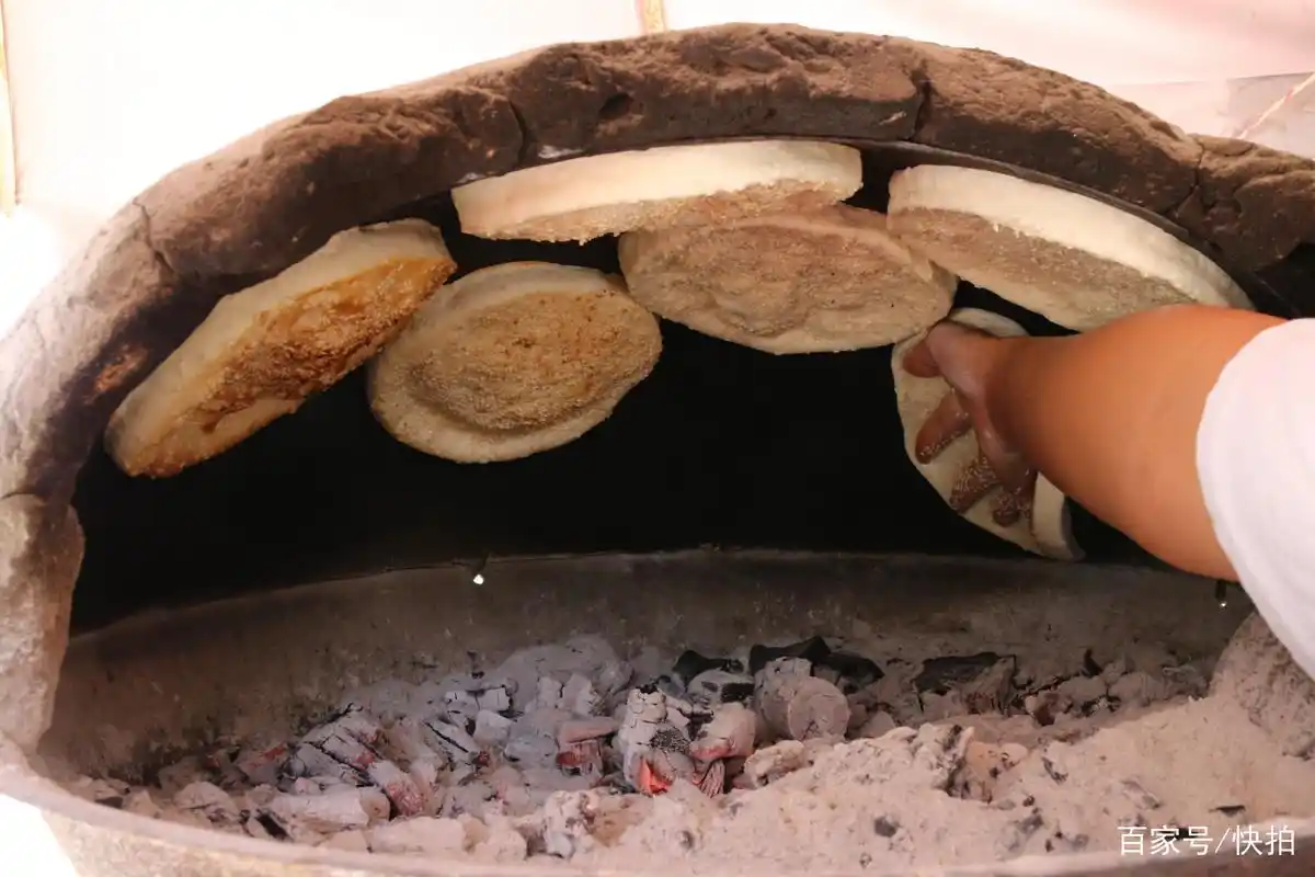 烧饼妹300度炉内贴饼6年,胳膊伤痕累累,出嫁时爸要送炉子陪嫁