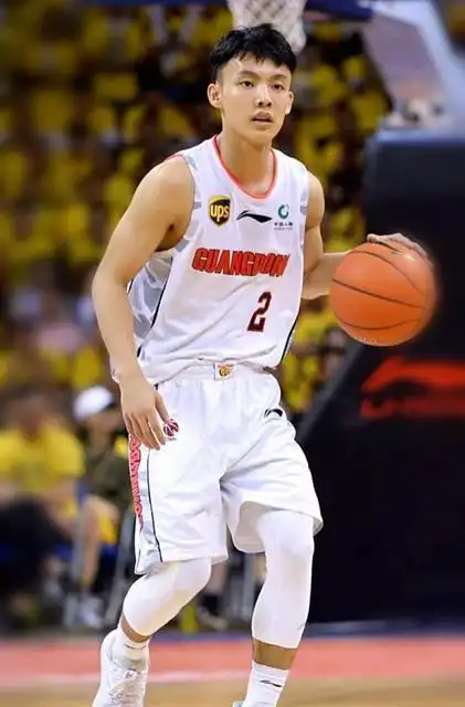 徐杰真实身高1米77(1米78徐杰大帽2米2外援!