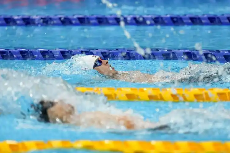 8月27日,刘凤岐在比赛中出发.新华社记者 胡虎虎 摄