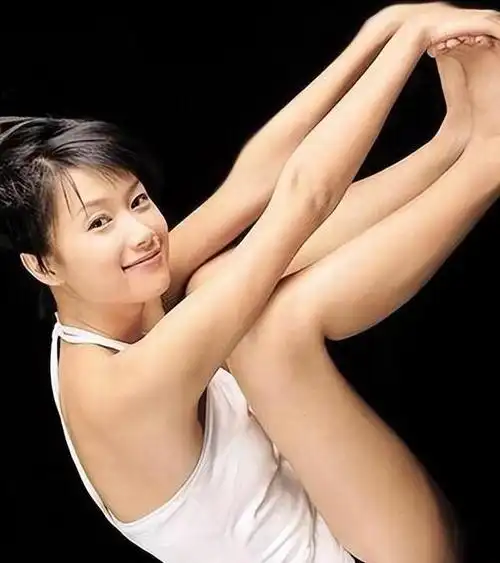 引爆舆论!徐静蕾养王朔,与成龙热吻,如今只爱恋不嫁人!