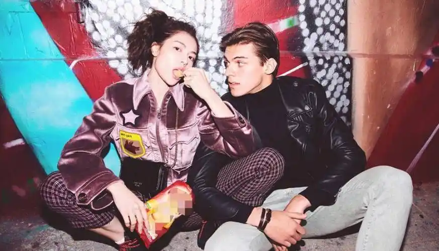 钟楚曦爆出和男友亲密合照,外国哥哥颜值超高,还是个模特_照片_身材