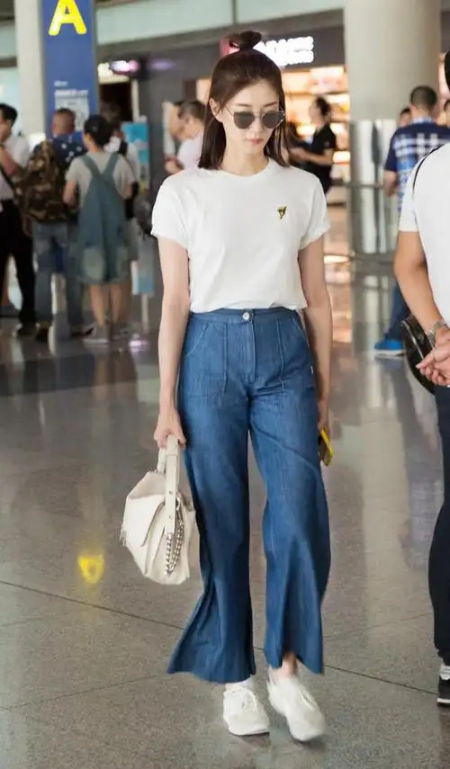 近日,一组江疏影的照片在网络上迅速走红,让人们再次关注到了这位才华