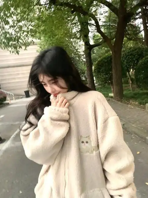 鞠婧祎的照片好适合当头像