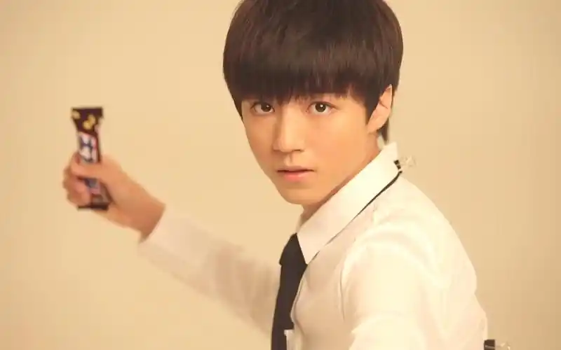 士力架 tfboys平面拍摄花絮_哔哩哔哩 (゜-゜)つロ 干杯~-bilibili