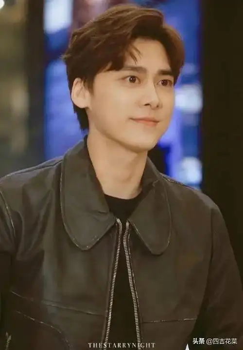 李易峰发型怎么弄,李易峰中分顺滑直发