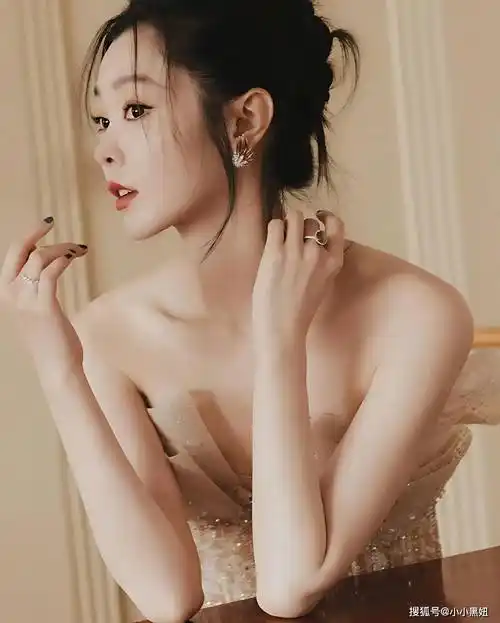 身材炸裂的宋轶,成熟性感妩媚动人,让人无法移开视线!_魅力_皮肤_气质