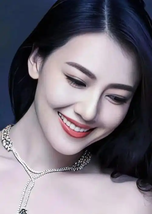 在娱乐圈中,高圆圆的美貌是大众所公认的.