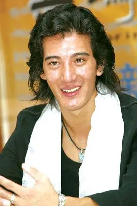 蒲巴甲回应"裸戏"