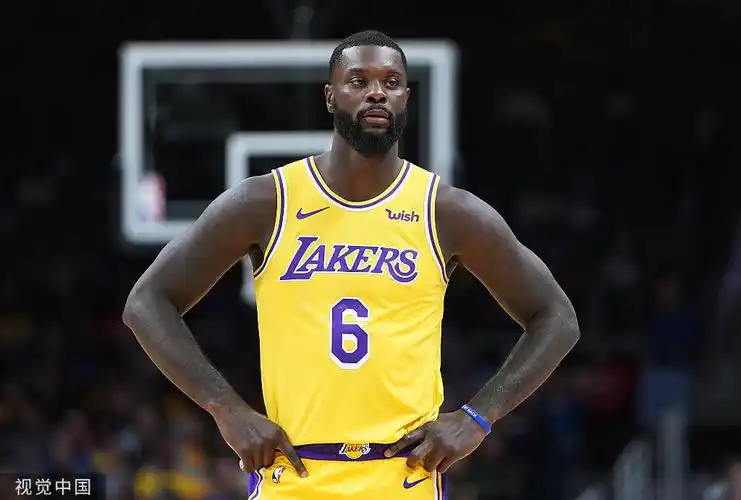 史蒂芬森当选本赛季五大囧mvp 他在比赛中弹吉他庆祝