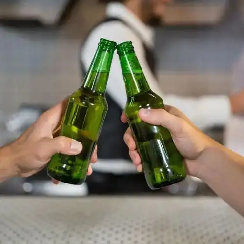 1喝酒的关键在"少饮"酒的种类包括白酒,啤酒,葡萄酒,黄酒,米酒,药酒等