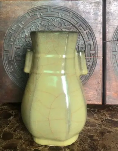 如凝脂如美玉 细品南宋官窑八方贯耳瓶