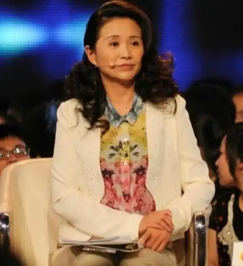 回顾黄菡:7年前从《非诚勿扰》离开,如今荧屏再露脸却判若两人|孟非