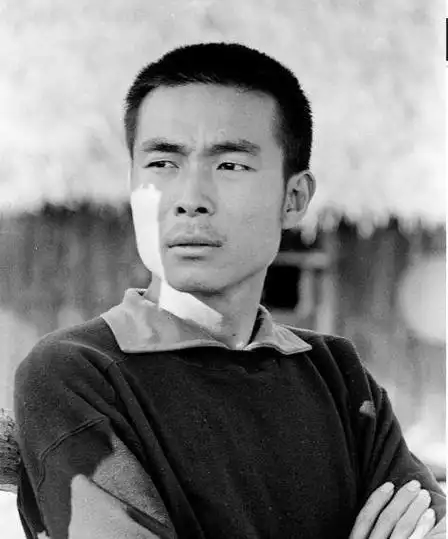 生的洒脱走的潇洒去世四年后才知道谢园的人生有些悲凉